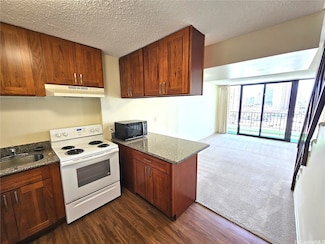 739 Hausten St Unit 905, Honolulu, HI 96826