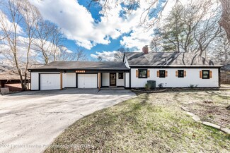 6424 Lake Dr, Haslett, MI 48840