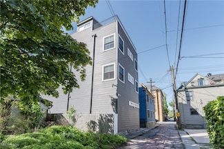 2702 Bridge Ave, Cleveland, OH 44113