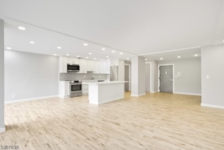 1 Claridge Dr Unit 224, Verona, NJ 07044