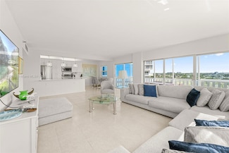 4001 Hillcrest Dr Unit 1017, Hollywood, FL 33021