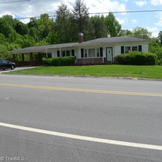 104 S Main St, Jonesville, NC 28642
