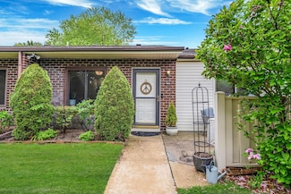 986 Skyline Dr, Coram, NY 11727