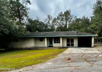 3016 Jackson Landing Rd, Picayune, MS 39466