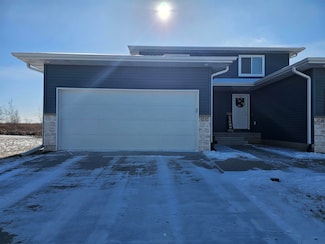 4242 Mourning Dove Dr, Waterloo, IA 50702