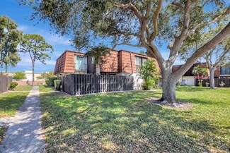 2152 White Pine Cir Unit A, Greenacres, FL 33415
