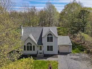 3310 Black Cherry Ct, Long Pond, PA 18334