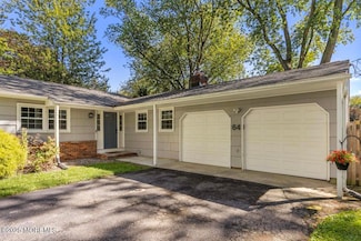 64 Woodcrest Dr, Freehold, NJ 07728
