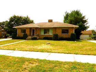 1666 Oswego St NW, Grand Rapids, MI 49504
