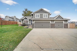 2240 NW 149th St, Clive, IA 50325