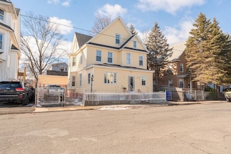 46 Orlando St, Springfield, MA 01108