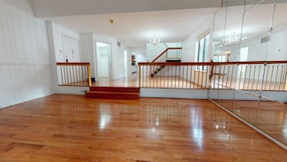 602 Sanderling Ct, Secaucus, NJ 07094
