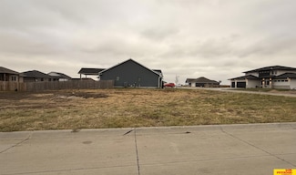 2710 S Lauren Ln, Fremont, NE 68025