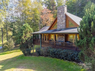 25 Black Oak Dr, Hayesville, NC 28904
