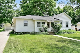 472 E 14th St, Saint Charles, MN 55972