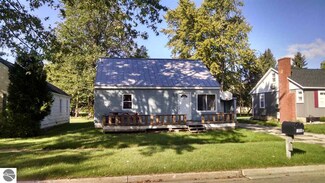122 S Almont St, Standish, MI 48658