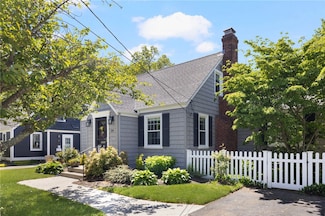 58 Roslyn Ave, Cranston, RI 02910