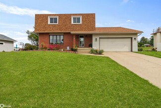 906 Ratcliffe Dr, Marshalltown, IA 50158