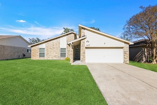 467 Reseda Dr, Webster, TX 77598