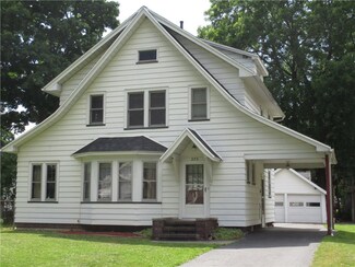 235 Renouf Dr, Rochester, NY 14624
