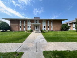 2711 12th St S Unit 2, Fargo, ND 58103