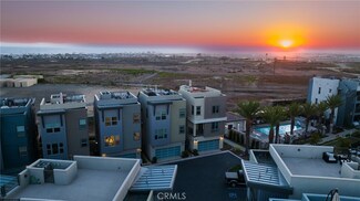 1068 Hampton Dr, Costa Mesa, CA 92627