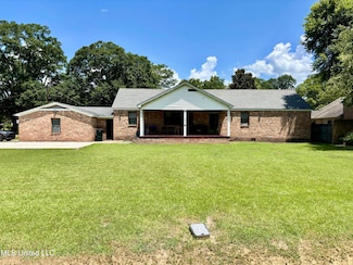 814 W Claiborne Ave, Greenwood, MS 38930