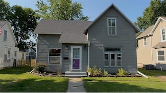313 Shawnee St, Hiawatha, KS 66434