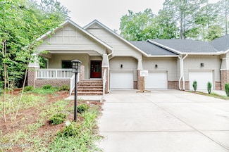 121 Lamplighter Village Dr, Pinehurst, NC 28374