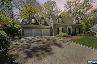 14 Grove St, Caldwell, NJ 07006