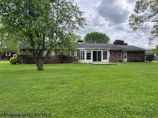 110 Sunset Dr, Elkins, WV 26241