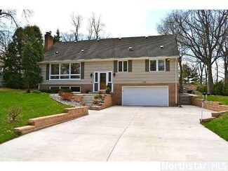 4065 4065 Valentine Ct, Arden Hills, MN 55112