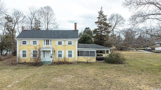 362 Middle Rd, Bayport, NY 11705