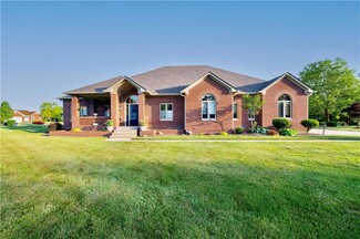 6813 W Western Ct, New Palestine, IN 46163