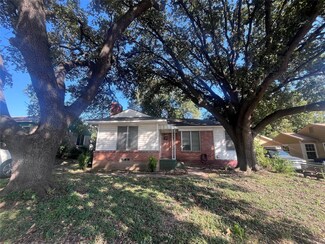 2723 Mateur St, Dallas, TX 75211