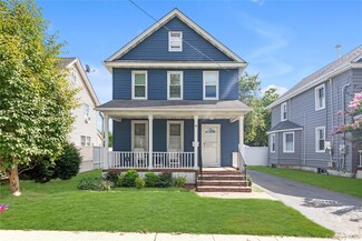 24 Walnut St, Westbury, NY 11590
