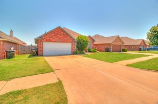1824 NE 11th St, Moore, OK 73160