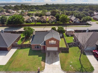 704 Madeline Ct, Azle, TX 76020