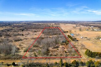 9 S 40th St W, Summit, OK 74401