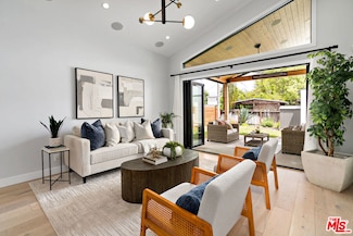 712 N Keystone St, Burbank, CA 91506