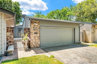 952 N Camelot Dr, Boise, ID 83704