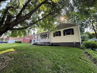327 Mount Vernon Dr, Ellwood City, PA 16117