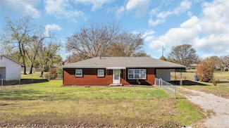 704 N Oak, Stratford, OK 74872
