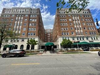 1028 E Juneau Ave Unit 221, Milwaukee, WI 53202