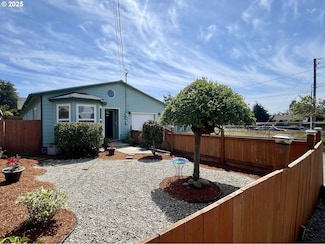 1625 Lakeshore Dr, Coos Bay, OR 97420