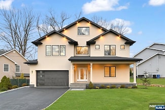 82 Fellswood Dr, Livingston, NJ 07039