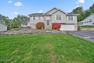 406 Roanoke Ln, Scranton, PA 18504