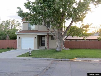 355 N 9th St, Lander, WY 82520