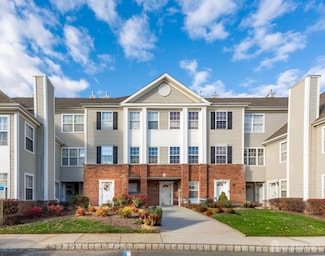 2008 Ridgeview Ct, Parlin, NJ 08859