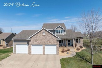 2294 Balsam Dr, North Mankato, MN 56003